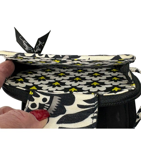 Vera Bradley "Baroque" Black White Floral Zip Around Wristlet Quilted - Picture 5 of 7